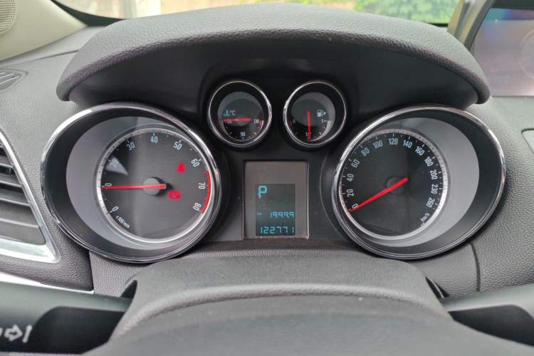 Used Buick Encore 2014 1.4T Automatic Two-Wheel Drive Urban Elite Model Instrument Cluster