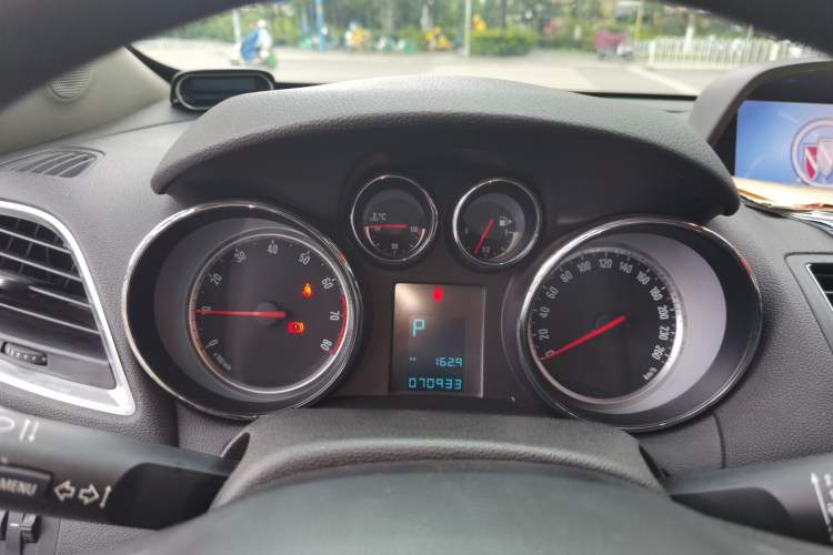 Used Buick Encore 2014 1.4T Automatic Two-Wheel Drive Urban Elite Model Instrument Cluster