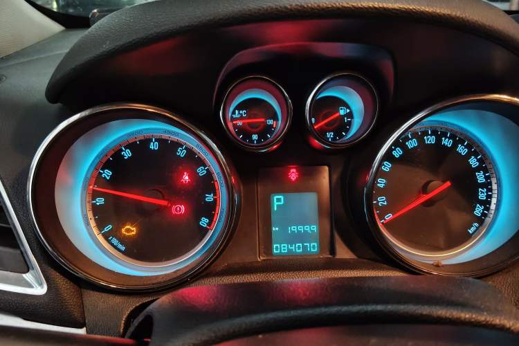 Used Buick Encore 2014 1.4T Automatic Two-Wheel Drive Urban Elite Model Instrument Cluster