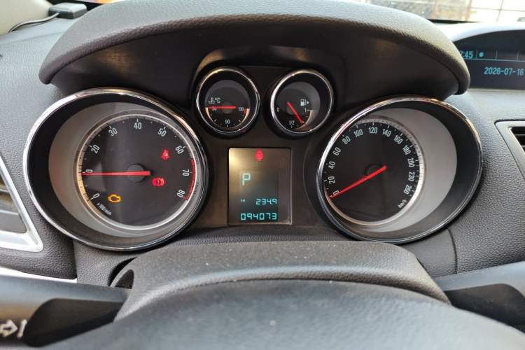 Used Buick Encore 2014 1.4T Automatic Two-Wheel Drive Urban Elite Model Instrument Cluster