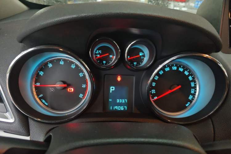 Used Buick Encore 2014 1.4T Automatic Two-Wheel Drive Urban Elite Model Instrument Cluster