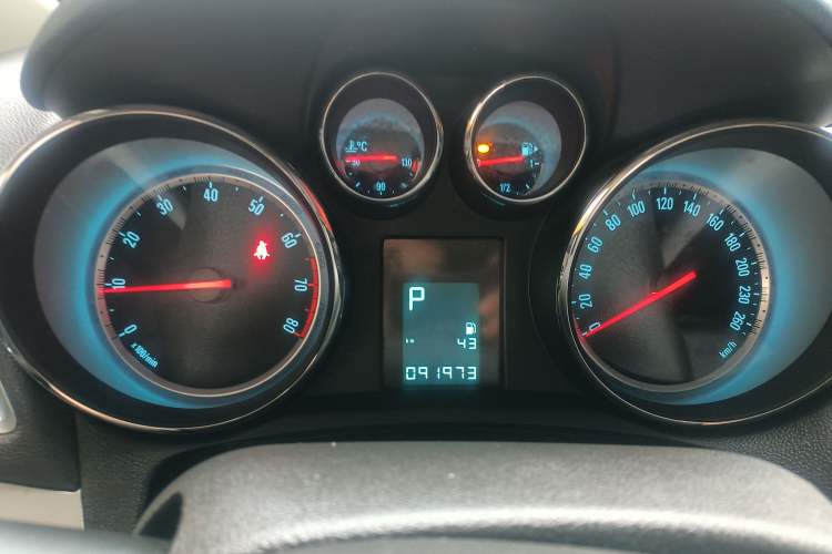 Used Buick Encore 2014 1.4T Automatic Two-Wheel Drive Urban Elite Model Instrument Cluster