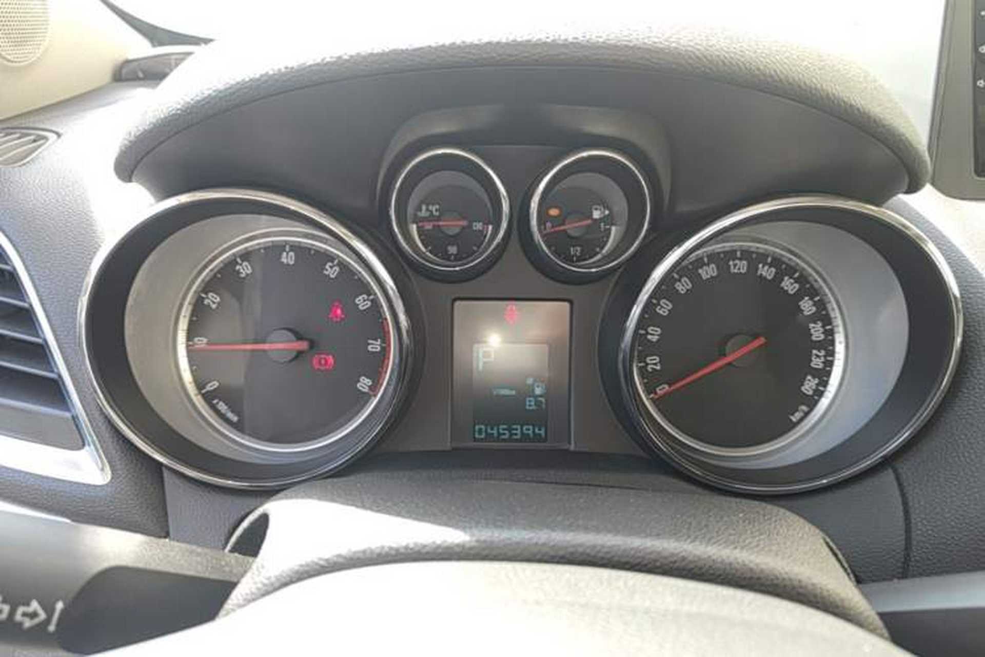 Used Buick Encore 2014 1.4T Automatic Two-Wheel Drive Urban Elite Model Instrument Cluster