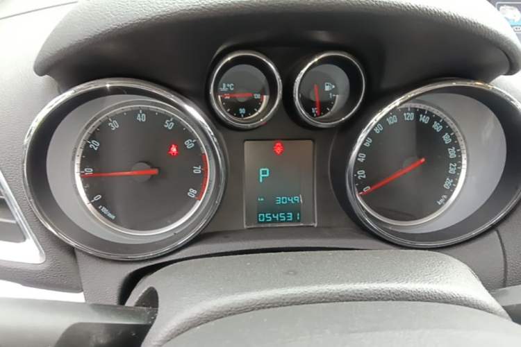 Used Buick Encore 2014 1.4T Automatic Two-Wheel Drive Urban Elite Model Instrument Cluster