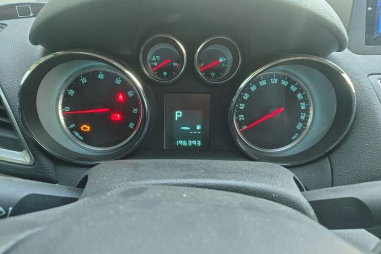 Used Buick Encore 2014 1.4T Automatic Two-Wheel Drive Urban Elite Model Instrument Cluster