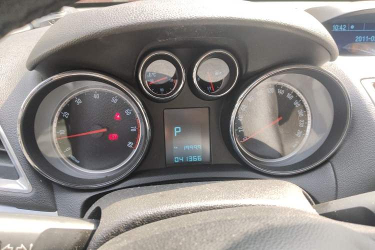 Used Buick Encore 2014 1.4T Automatic Two-Wheel Drive Urban Elite Model Instrument Cluster