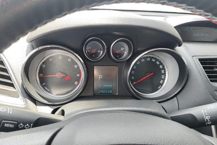 Used Buick Encore 2014 1.4T Automatic Two-Wheel Drive Urban Elite Model Instrument Cluster
