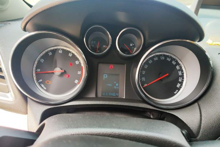 Used Buick Encore 2014 1.4T Automatic Two-Wheel Drive Urban Elite Model Instrument Cluster