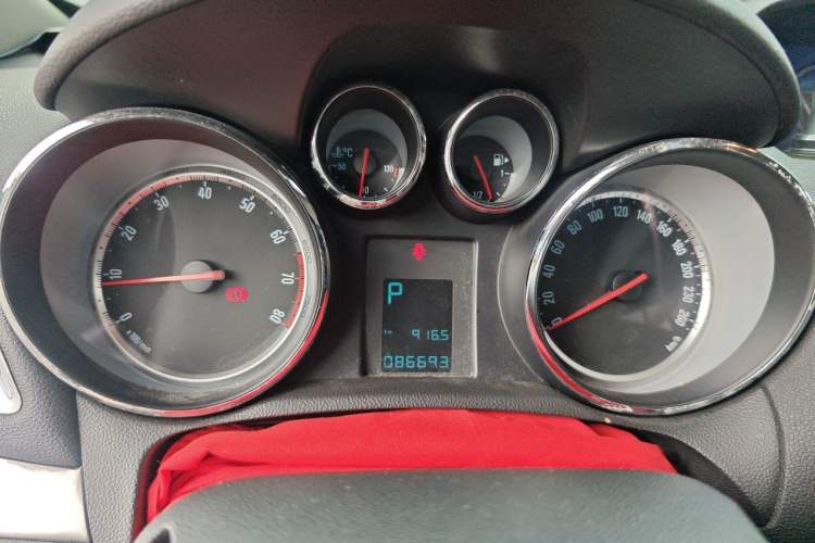 Used Buick Encore 2014 1.4T Automatic Two-Wheel Drive Urban Elite Model Instrument Cluster