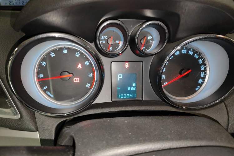 Used Buick Encore 2014 1.4T Automatic Two-Wheel Drive Urban Elite Model Instrument Cluster