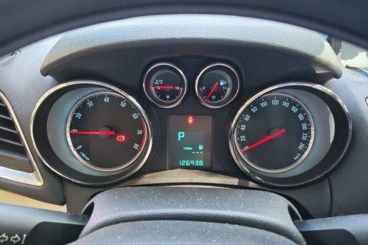 Used Buick Encore 2014 1.4T Automatic Two-Wheel Drive Urban Elite Model Instrument Cluster