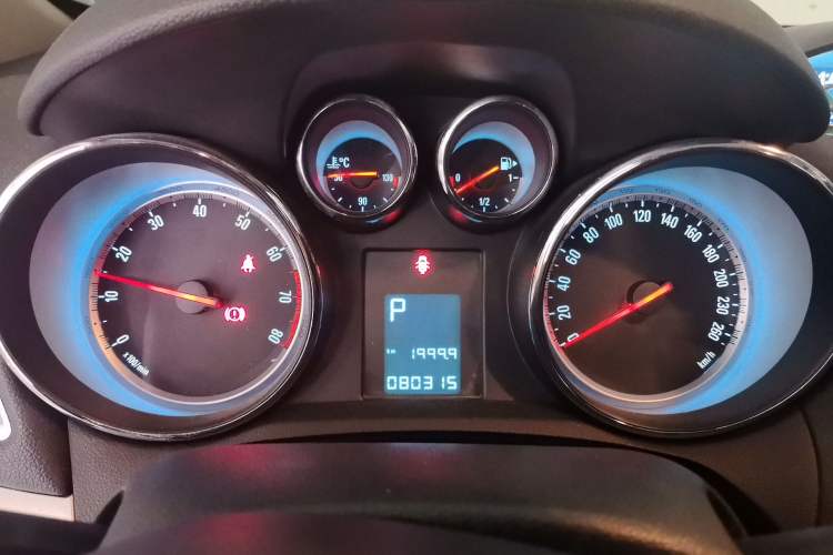 Used Buick Encore 2014 1.4T Automatic Two-Wheel Drive Urban Elite Model Instrument Cluster