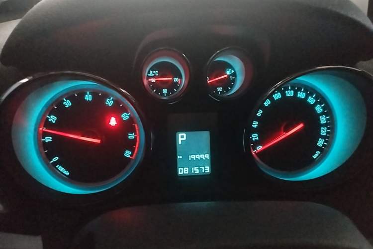 Used Buick Encore 2014 1.4T Automatic Two-Wheel Drive Urban Elite Model Instrument Cluster