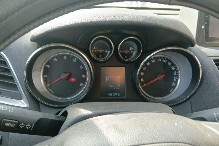 Used Buick Encore 2014 1.4T Automatic Two-Wheel Drive Urban Elite Model Instrument Cluster