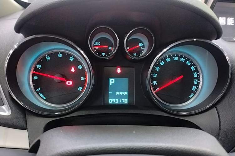 Used Buick Encore 2014 1.4T Automatic Two-Wheel Drive Urban Elite Model Instrument Cluster