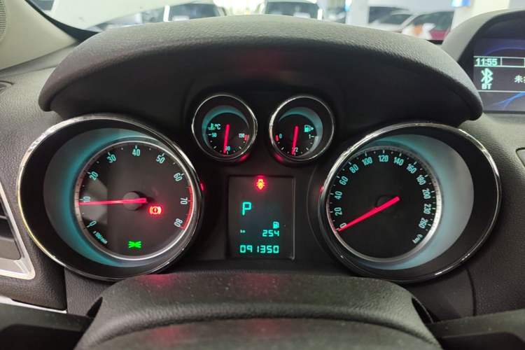 Used Buick Encore 2014 1.4T Automatic Two-Wheel Drive Urban Elite Model Instrument Cluster