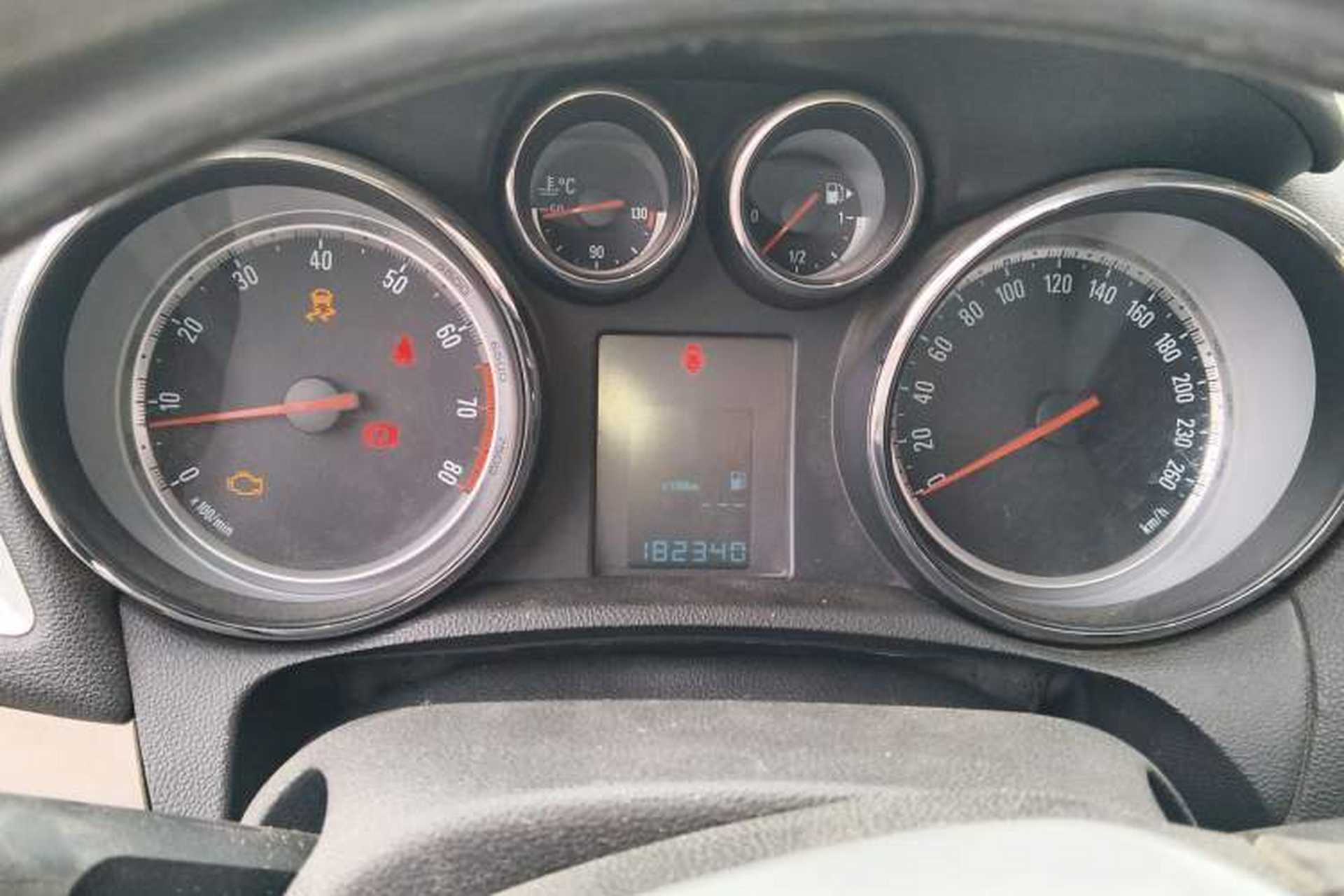 Used Buick Encore 2014 1.4T Manual Two-Wheel Drive Urban Sport Model Instrument Cluster