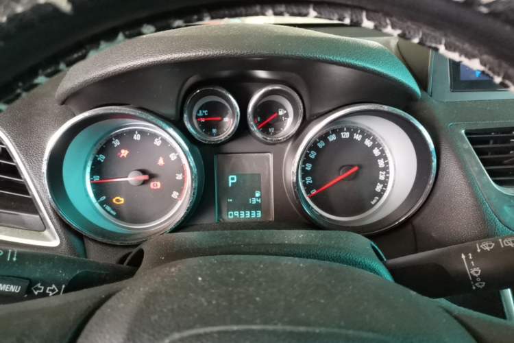 Used Buick Encore 2014 1.4T Automatic Two-Wheel Drive Urban Elite Model Instrument Cluster