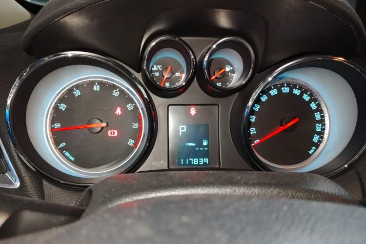 Used Buick Encore 2014 1.4T Automatic Two-Wheel Drive Urban Elite Model Instrument Cluster