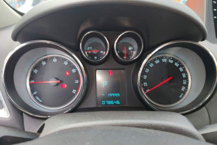 Used Buick Encore 2014 1.4T Automatic Two-Wheel Drive Urban Elite Model Instrument Cluster