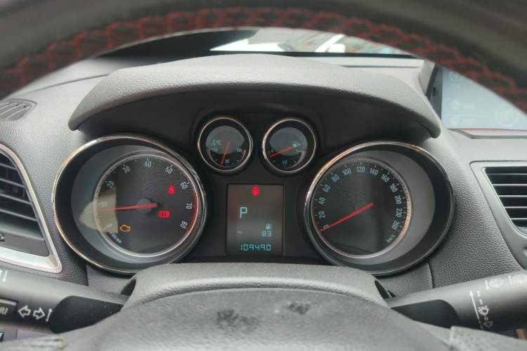 Used Buick Encore 2014 1.4T Automatic Two-Wheel Drive Urban Elite Model Instrument Cluster