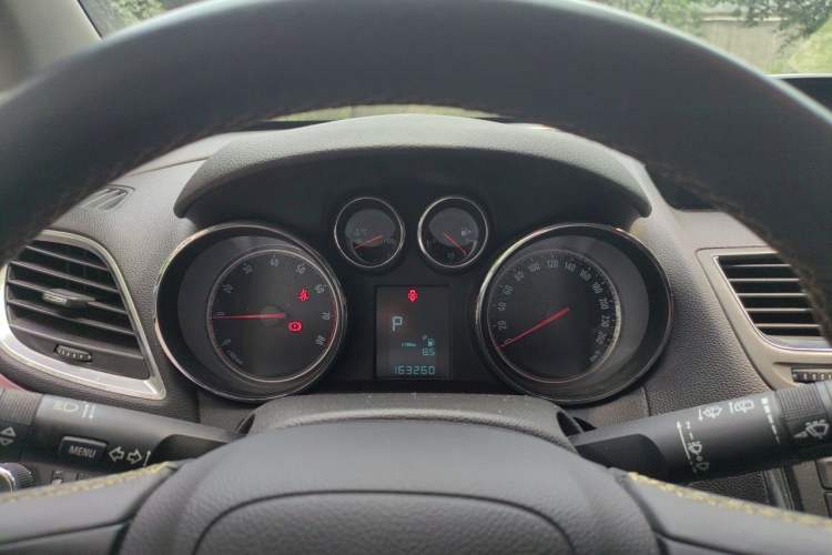 Used Buick Encore 2014 1.4T Automatic Two-Wheel Drive Urban Leading Model Instrument Cluster