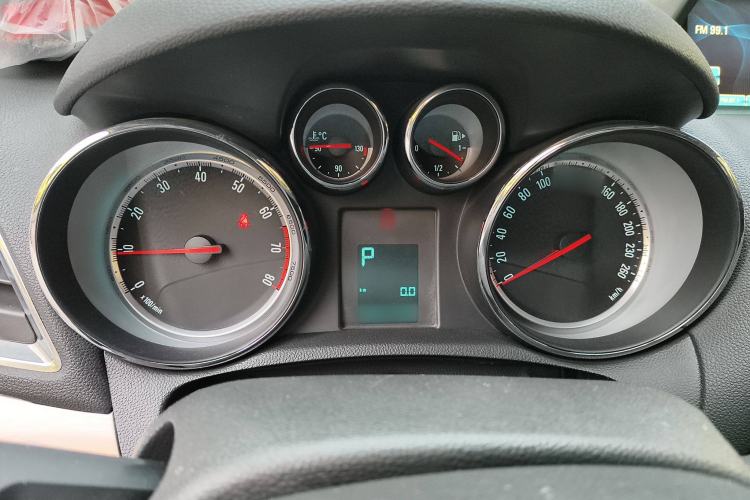 Used Buick Encore 2014 1.4T Automatic Two-Wheel Drive Urban Leading Model Instrument Cluster
