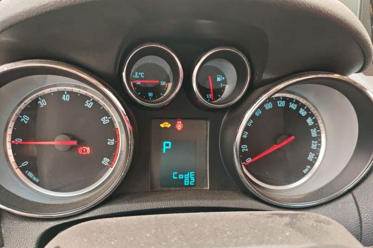 Used Buick Encore 2014 1.4T Automatic Two-Wheel Drive Urban Elite Model Instrument Cluster