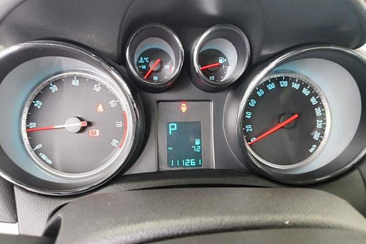 Used Buick Encore 2014 1.4T Automatic Two-Wheel Drive Urban Elite Model Instrument Cluster