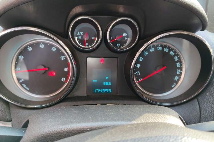 Used Buick Encore 2014 1.4T Manual Two-Wheel Drive Urban Advanced Model Instrument Cluster