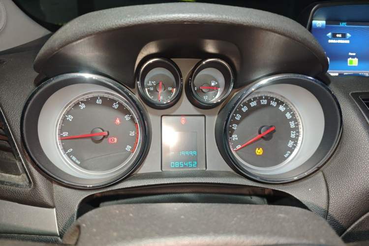 Used Buick Encore 2014 1.4T Manual Two-Wheel Drive Urban Advanced Model Instrument Cluster