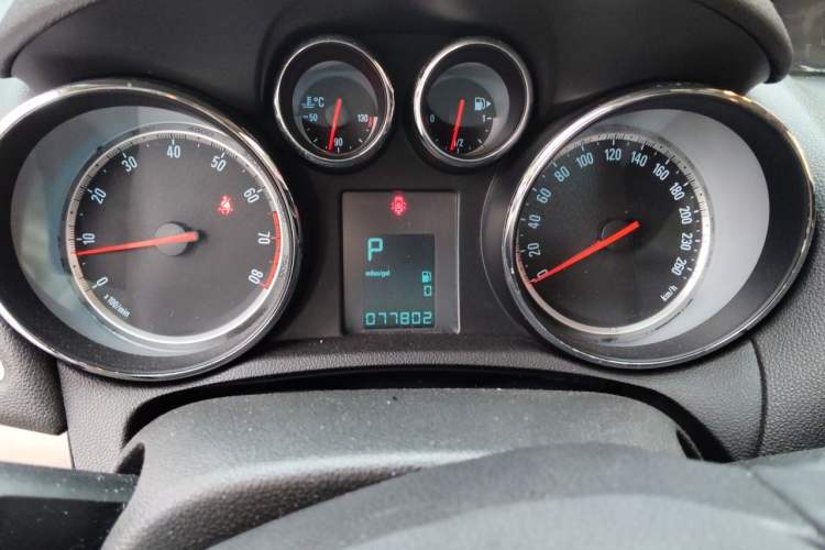 Used Buick Encore 2014 1.4T Automatic Two-Wheel Drive Urban Leading Model Instrument Cluster