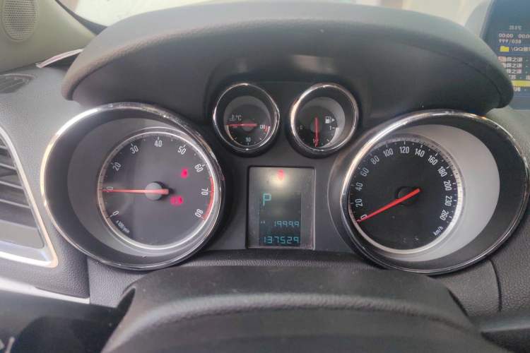 Used Buick Encore 2014 1.4T Automatic Two-Wheel Drive Urban Elite Model Instrument Cluster