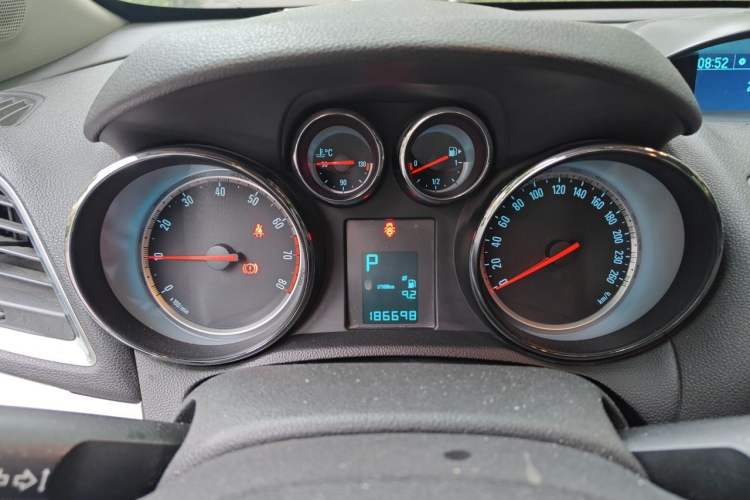 Used Buick Encore 2014 1.4T Automatic Two-Wheel Drive Urban Elite Model Instrument Cluster