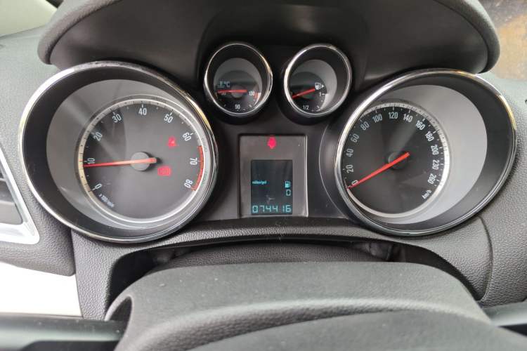 Used Buick Encore 2014 1.4T Manual Two-Wheel Drive Urban Advanced Model Instrument Cluster