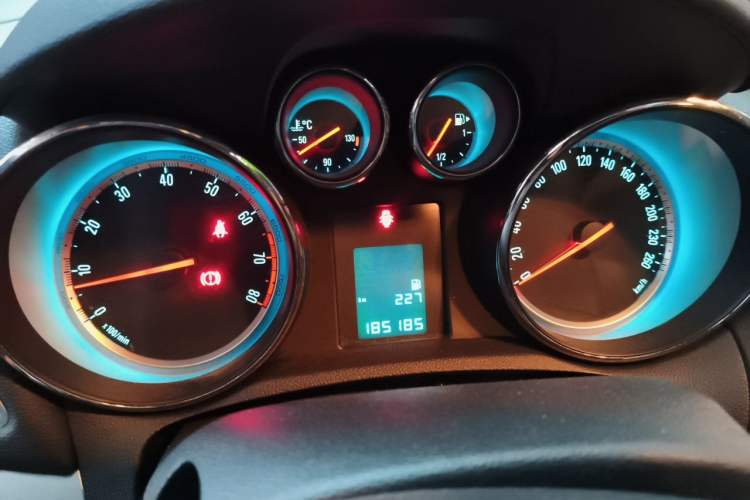 Used Buick Encore 2014 1.4T Manual Two-Wheel Drive Urban Advanced Model Instrument Cluster