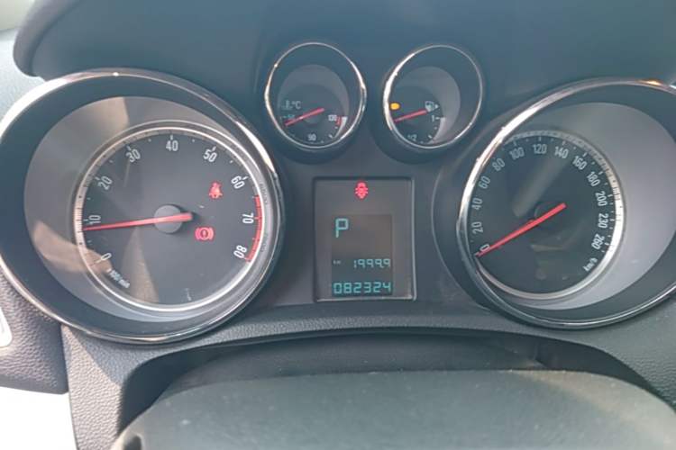 Used Buick Encore 2014 1.4T Automatic Two-Wheel Drive Urban Elite Model Instrument Cluster