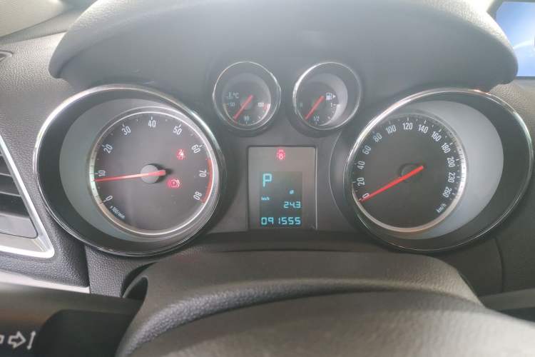 Used Buick Encore 2014 1.4T Automatic Two-Wheel Drive Urban Elite Model Instrument Cluster