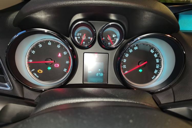Used Buick Encore 2014 1.4T Automatic Two-Wheel Drive Urban Elite Model Instrument Cluster