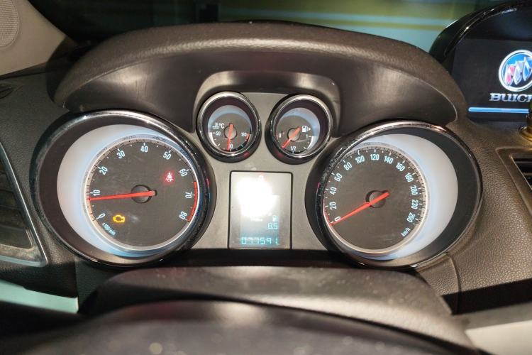 Used Buick Encore 2014 1.4T Automatic Two-Wheel Drive Urban Elite Model Instrument Cluster