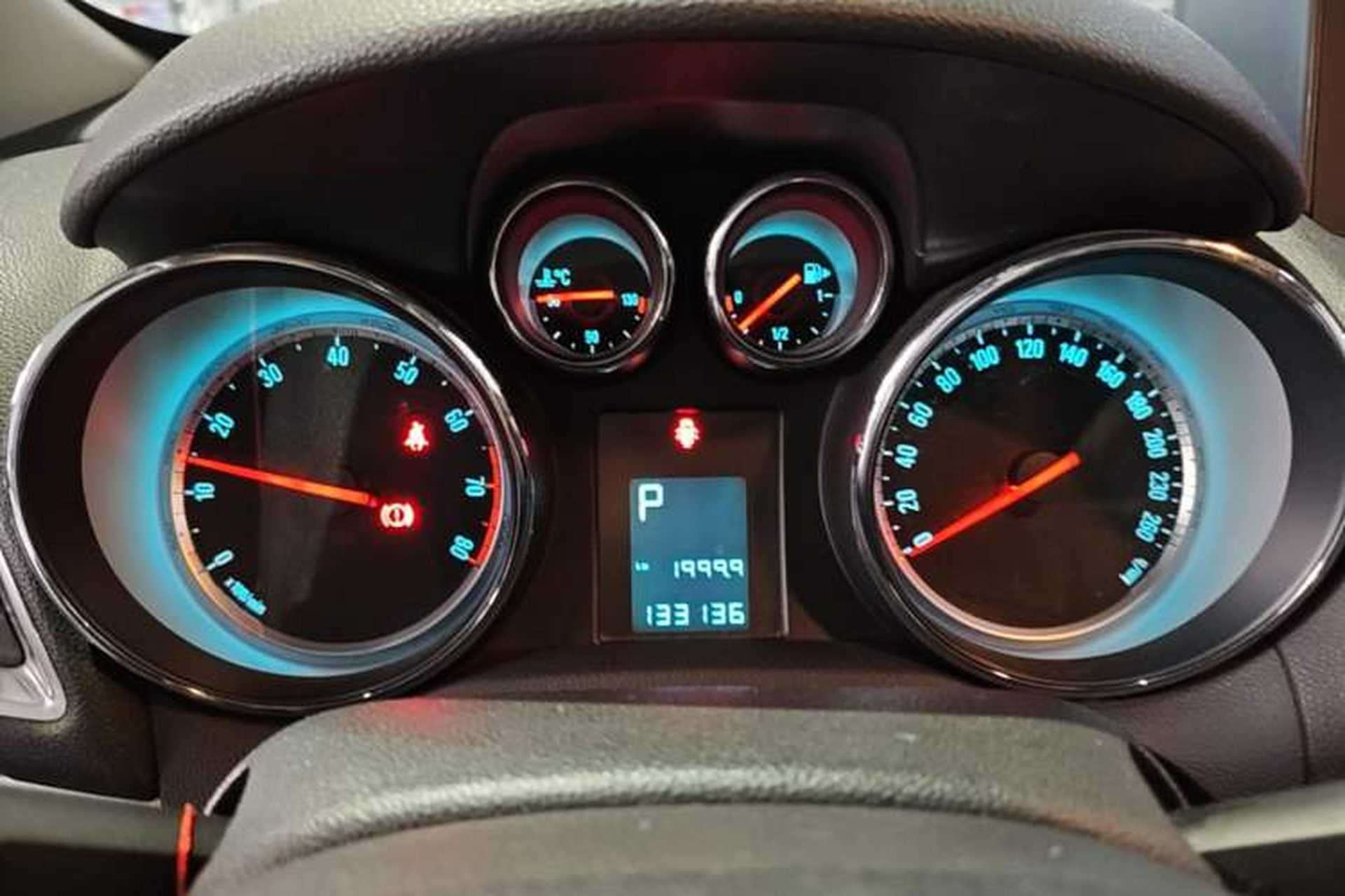 Used Buick Encore 2014 1.4T Automatic Two-Wheel Drive Urban Elite Model Instrument Cluster