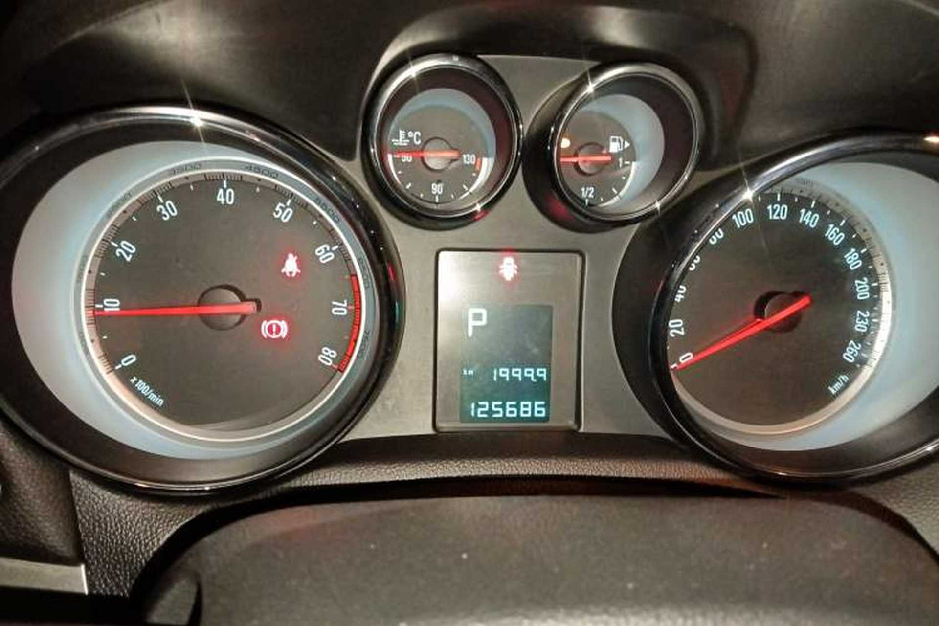 Used Buick Encore 2014 1.4T Automatic Two-Wheel Drive Urban Elite Model Instrument Cluster