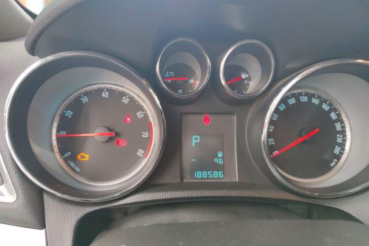 Used Buick Encore 2014 1.4T Automatic Two-Wheel Drive Urban Elite Model Instrument Cluster