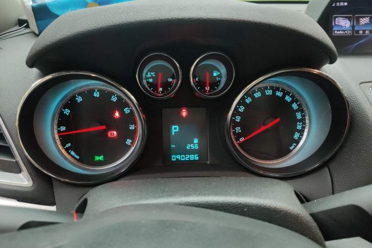 Used Buick Encore 2014 1.4T Automatic Two-Wheel Drive Urban Elite Model Instrument Cluster