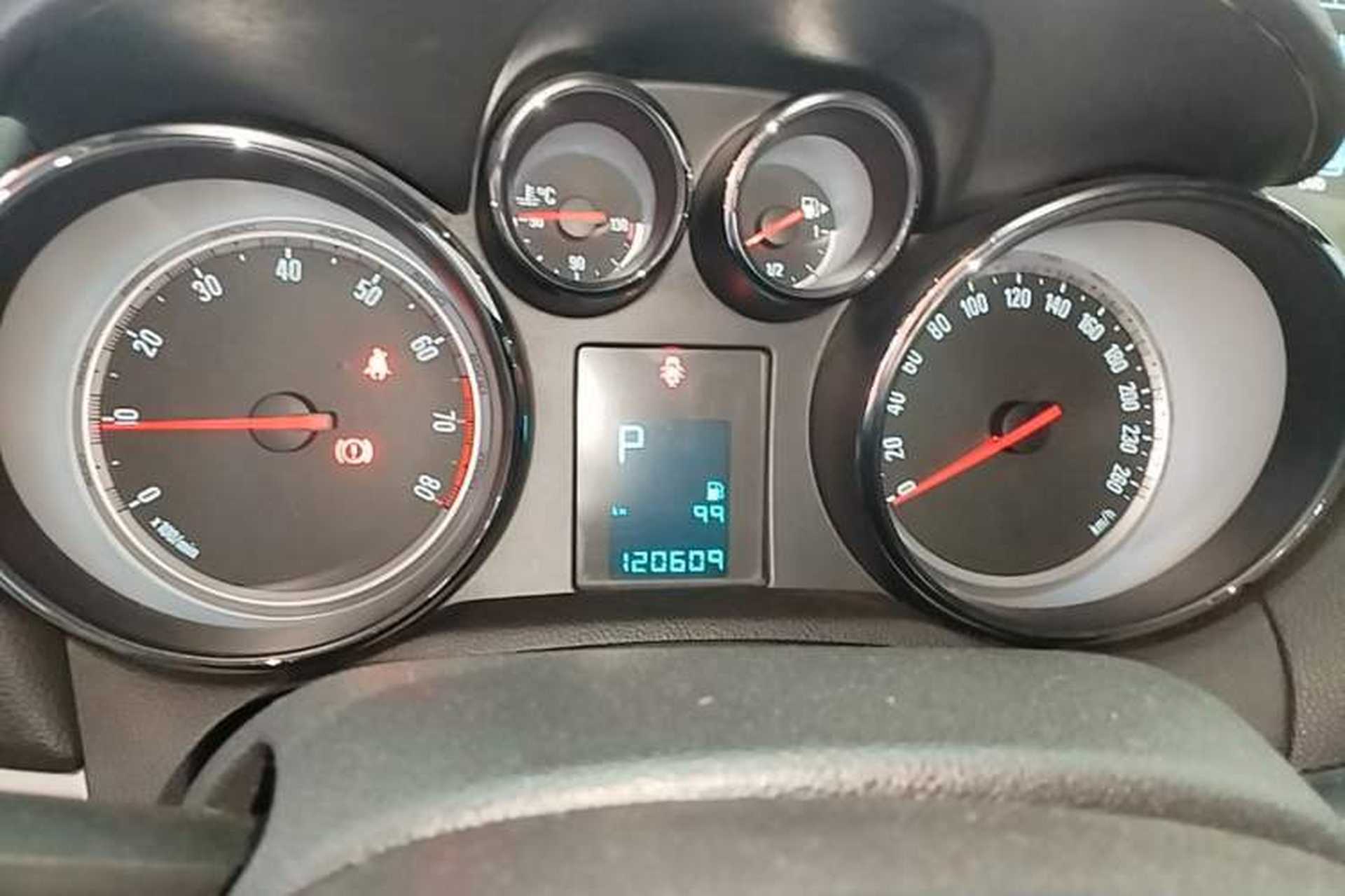 Used Buick Encore 2014 1.4T Automatic Two-Wheel Drive Urban Elite Model Instrument Cluster