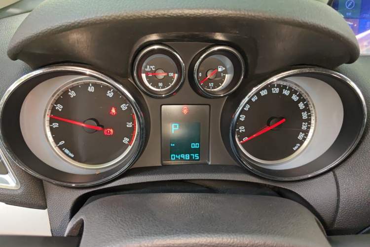 Used Buick Encore 2014 1.4T Automatic Two-Wheel Drive Urban Elite Model Instrument Cluster
