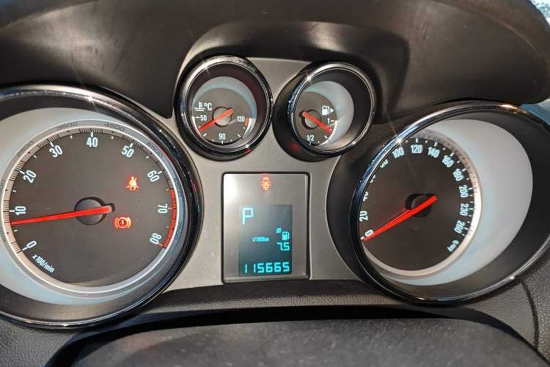 Used Buick Encore 2014 1.4T Automatic Two-Wheel Drive Urban Elite Model Instrument Cluster