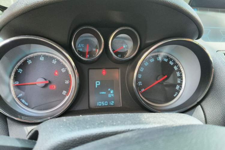 Used Buick Encore 2014 1.4T Automatic Two-Wheel Drive Urban Elite Model Instrument Cluster