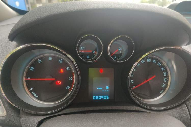 Used Buick Encore 2014 1.4T Manual Two-Wheel Drive Urban Advanced Model Instrument Cluster