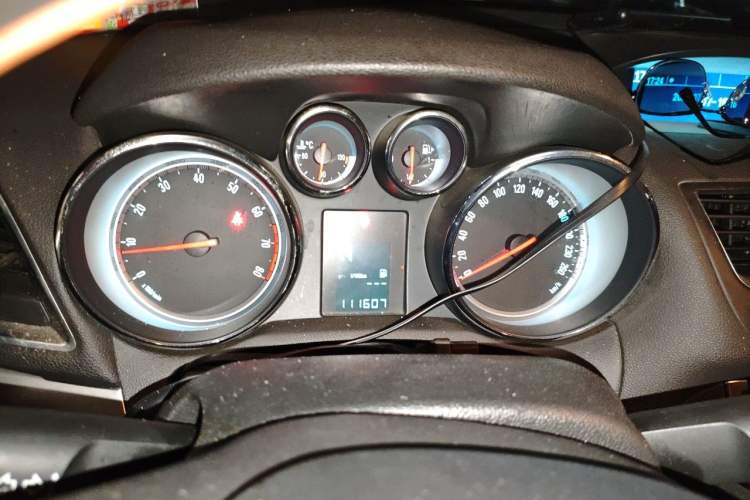Used Buick Encore 2014 1.4T Automatic Two-Wheel Drive Urban Elite Model Instrument Cluster